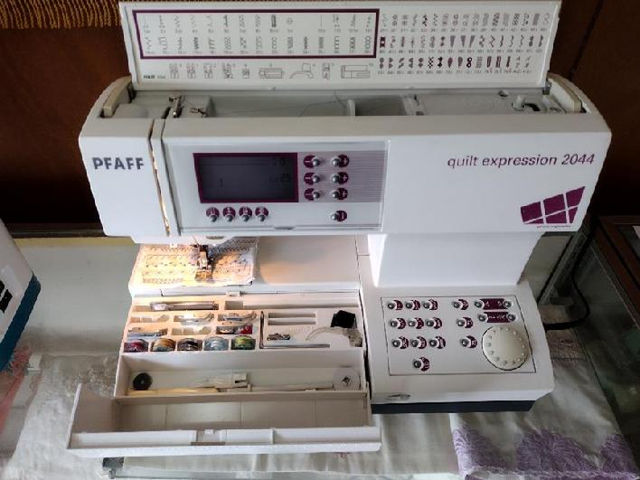 Pfaff Quilt Expression 2044 Sewing machine